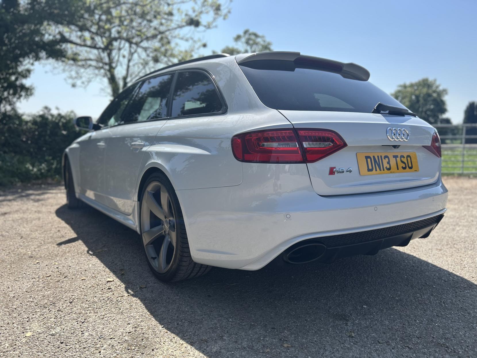 Audi RS4 Avant 4.2 FSI V8 Estate 5dr Petrol S Tronic quattro Euro 5 (450 ps)