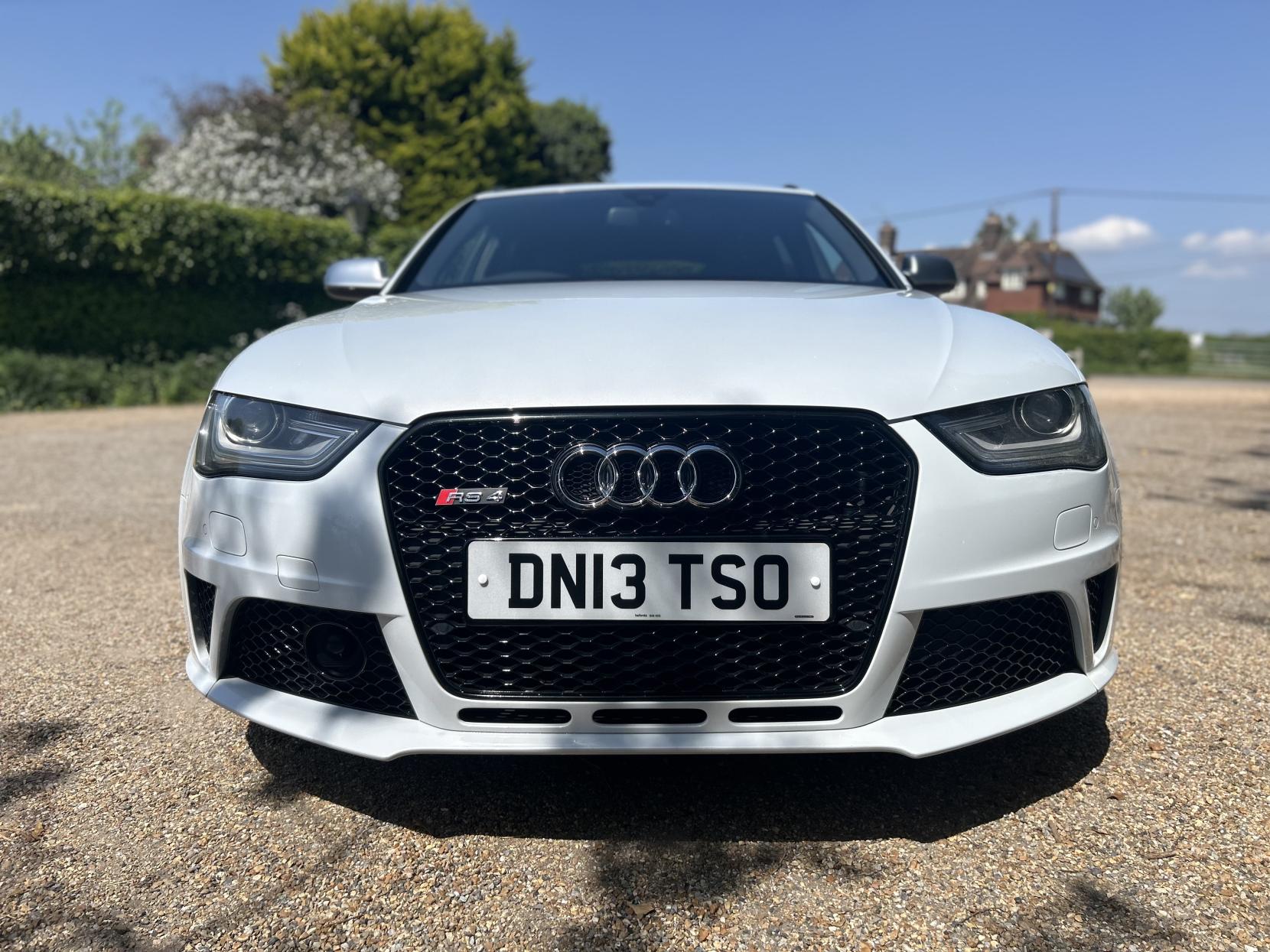 Audi RS4 Avant 4.2 FSI V8 Estate 5dr Petrol S Tronic quattro Euro 5 (450 ps)