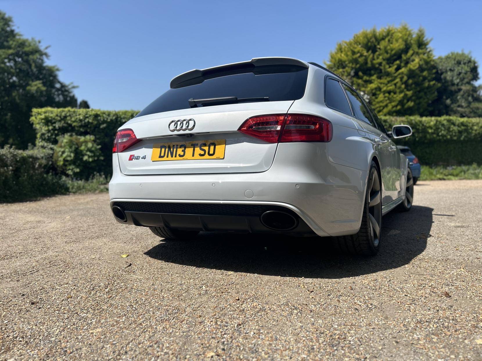 Audi RS4 Avant 4.2 FSI V8 Estate 5dr Petrol S Tronic quattro Euro 5 (450 ps)