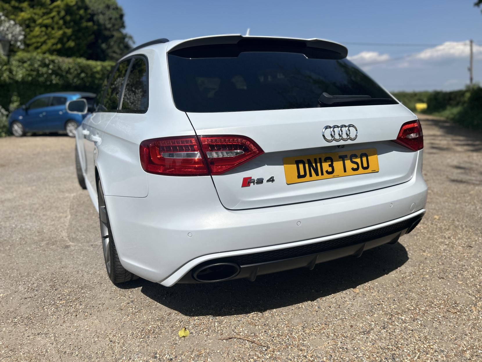 Audi RS4 Avant 4.2 FSI V8 Estate 5dr Petrol S Tronic quattro Euro 5 (450 ps)