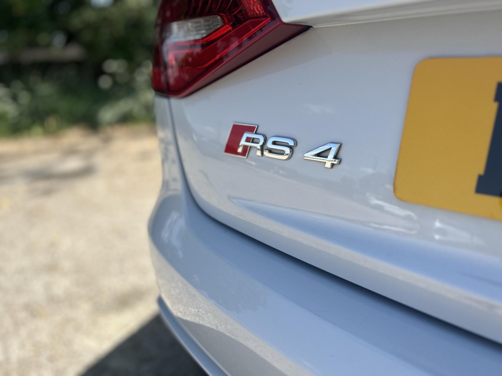 Audi RS4 Avant 4.2 FSI V8 Estate 5dr Petrol S Tronic quattro Euro 5 (450 ps)
