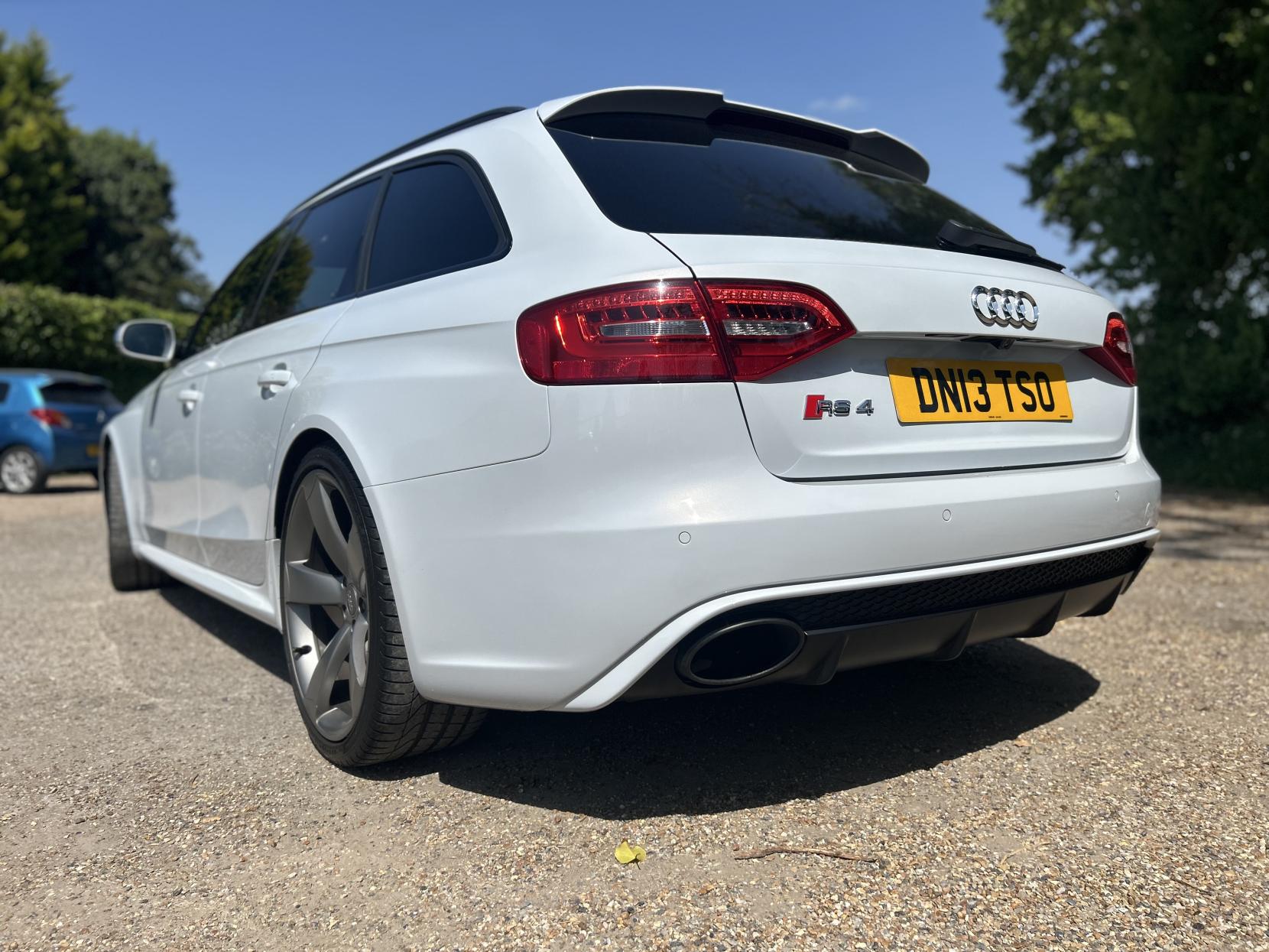 Audi RS4 Avant 4.2 FSI V8 Estate 5dr Petrol S Tronic quattro Euro 5 (450 ps)
