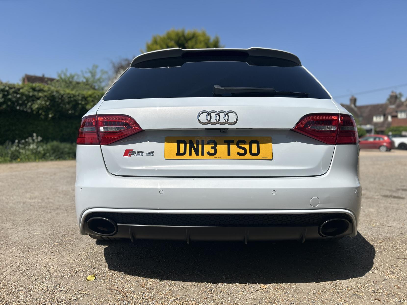 Audi RS4 Avant 4.2 FSI V8 Estate 5dr Petrol S Tronic quattro Euro 5 (450 ps)