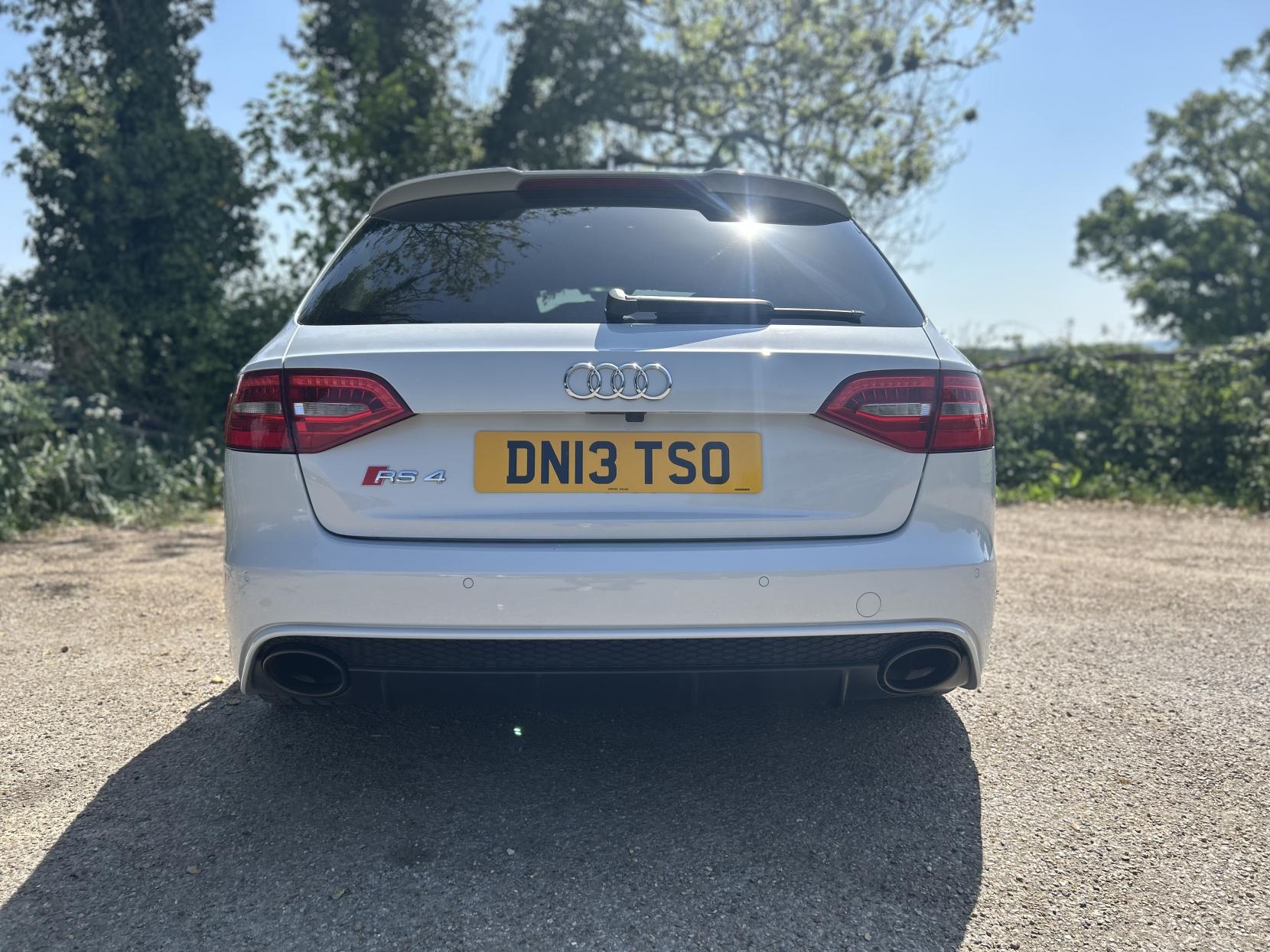 Audi RS4 Avant 4.2 FSI V8 Estate 5dr Petrol S Tronic quattro Euro 5 (450 ps)