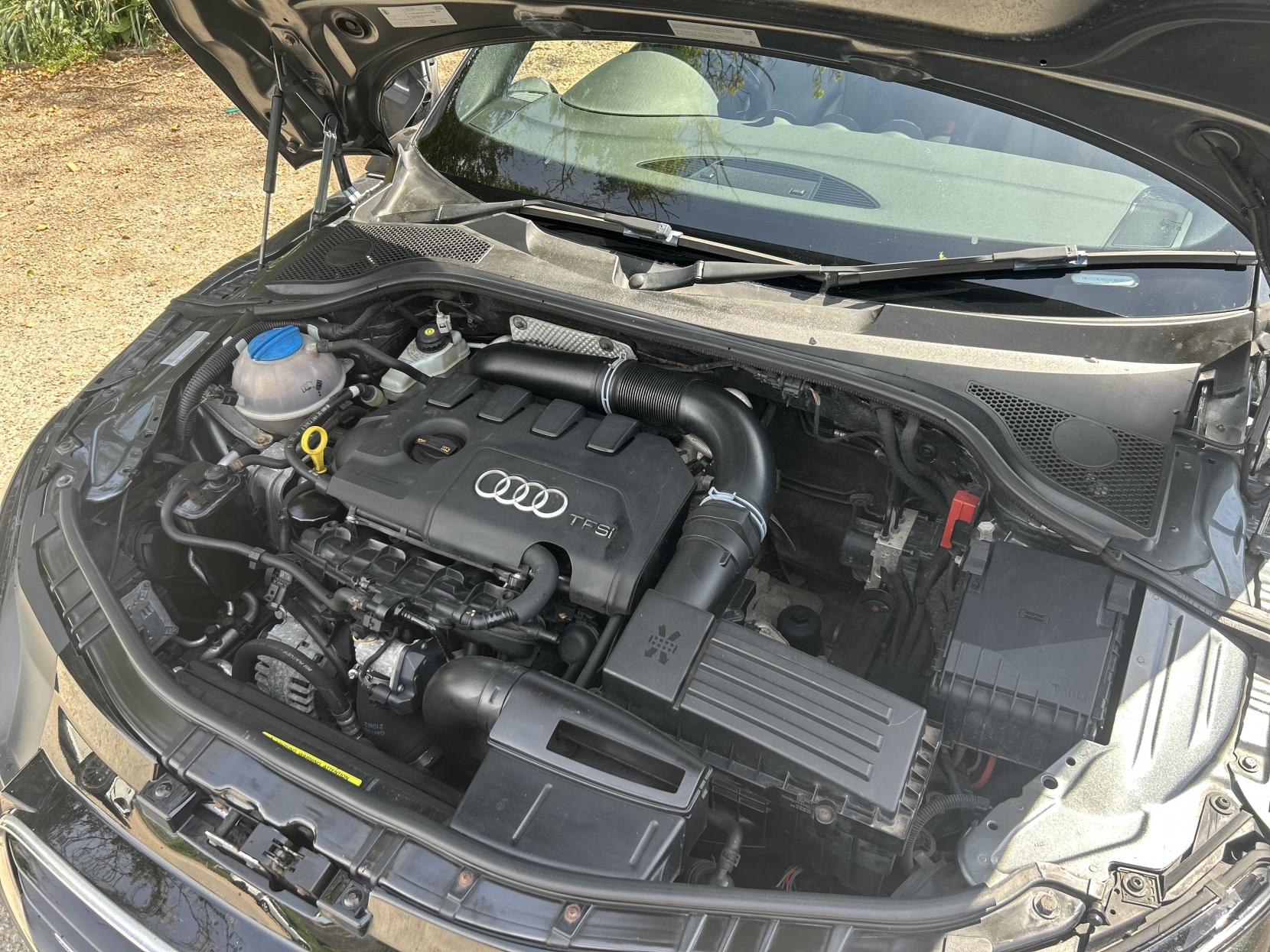 Audi TT 2.0 TFSI S line Coupe 3dr Petrol S Tronic quattro Euro 5 (s/s) (211 ps)