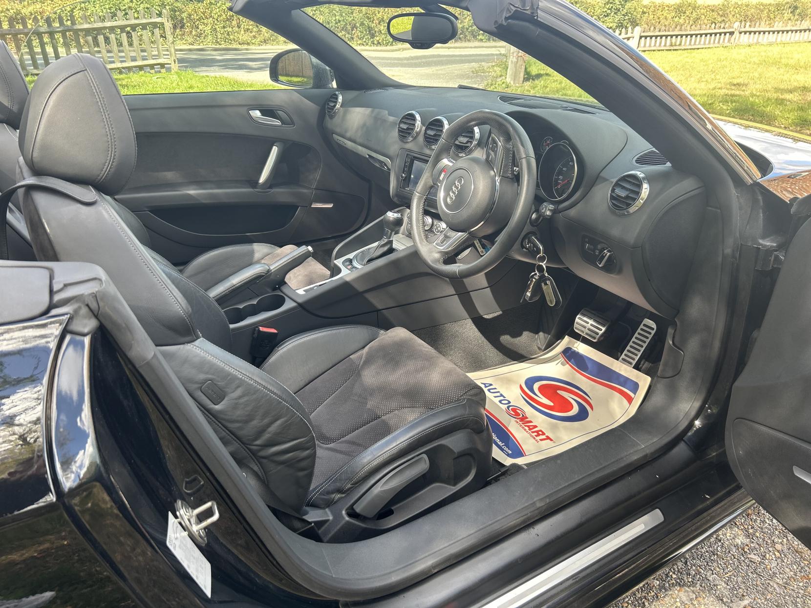 Audi TT 2.0 TFSI Black Edition Roadster 2dr Petrol S Tronic quattro Euro 5 (s/s) (211 ps)