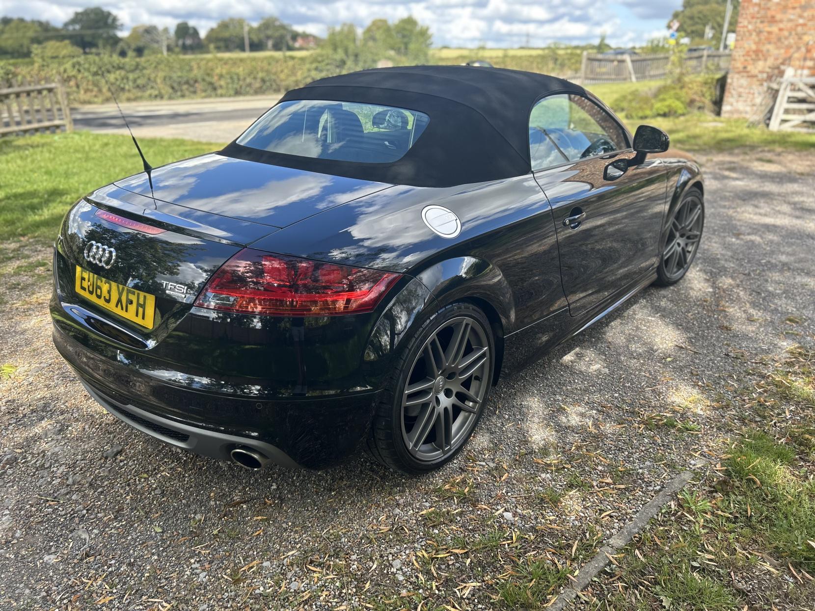 Audi TT 2.0 TFSI Black Edition Roadster 2dr Petrol S Tronic quattro Euro 5 (s/s) (211 ps)