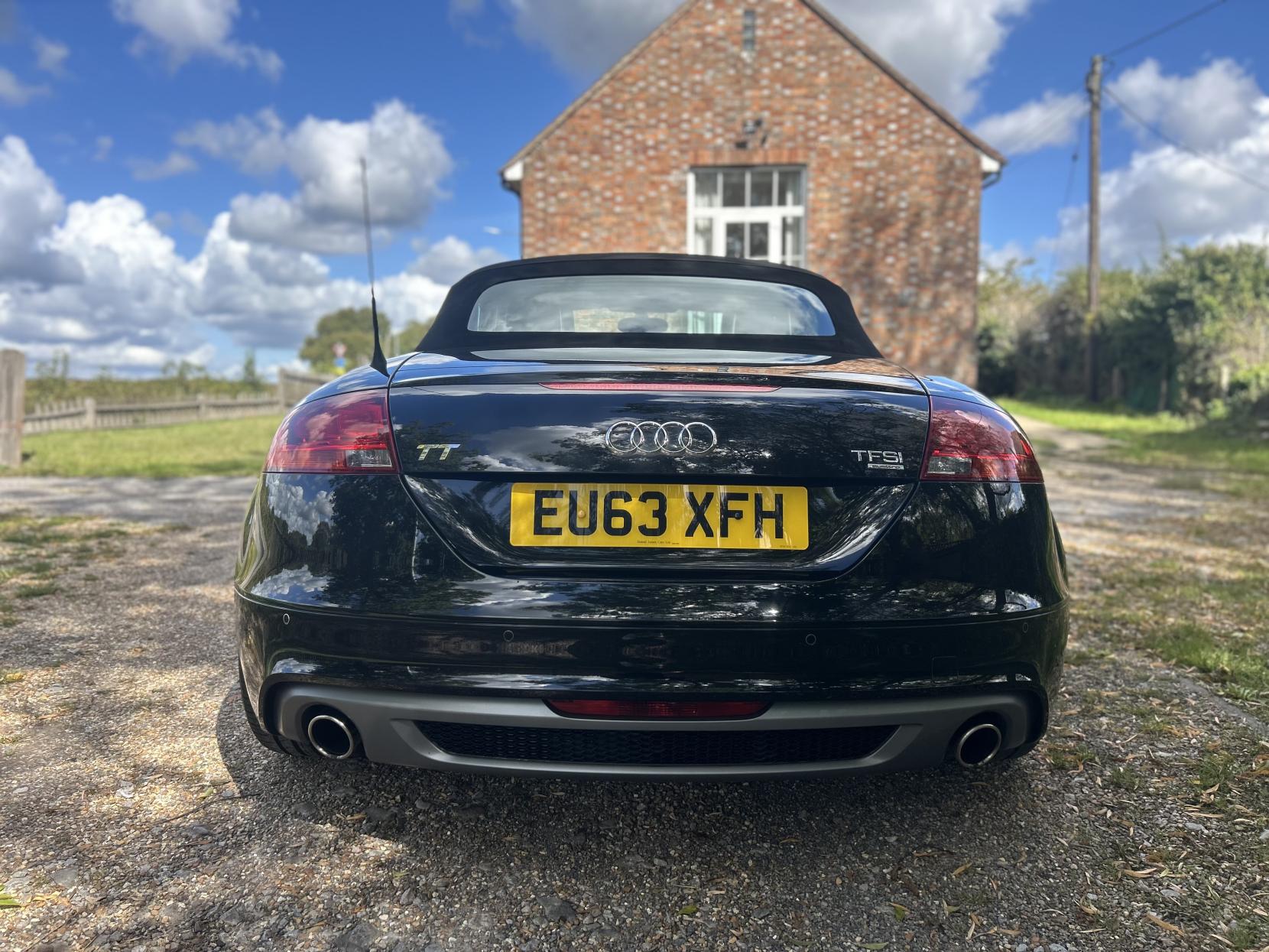 Audi TT 2.0 TFSI Black Edition Roadster 2dr Petrol S Tronic quattro Euro 5 (s/s) (211 ps)