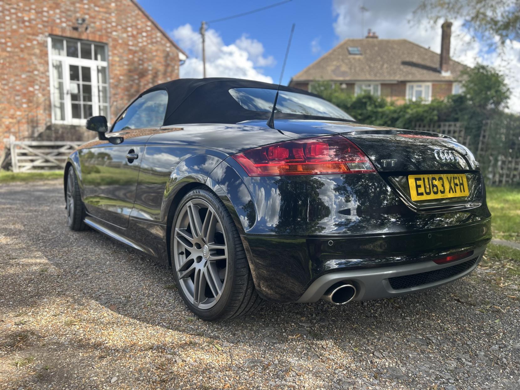 Audi TT 2.0 TFSI Black Edition Roadster 2dr Petrol S Tronic quattro Euro 5 (s/s) (211 ps)