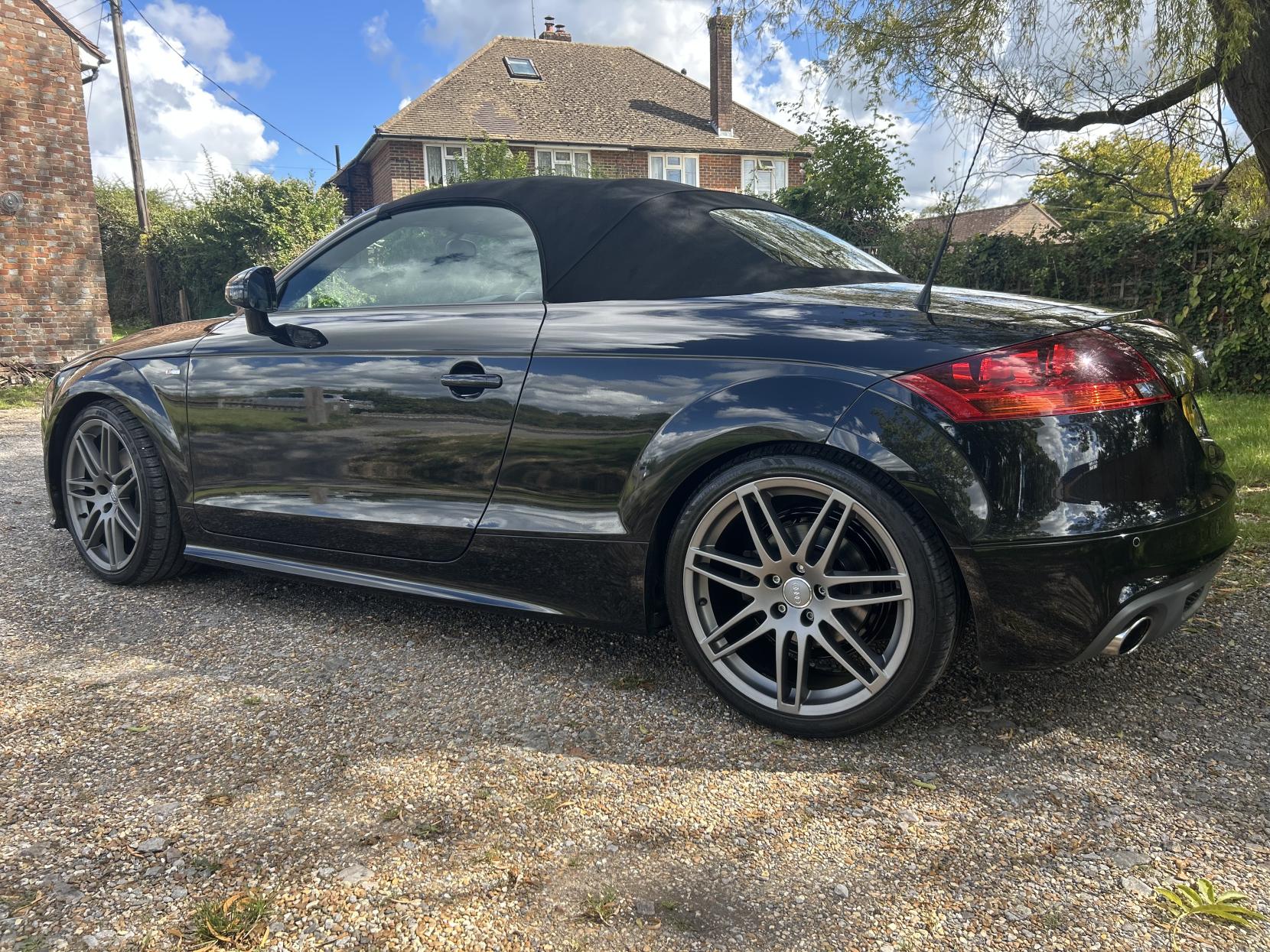 Audi TT 2.0 TFSI Black Edition Roadster 2dr Petrol S Tronic quattro Euro 5 (s/s) (211 ps)
