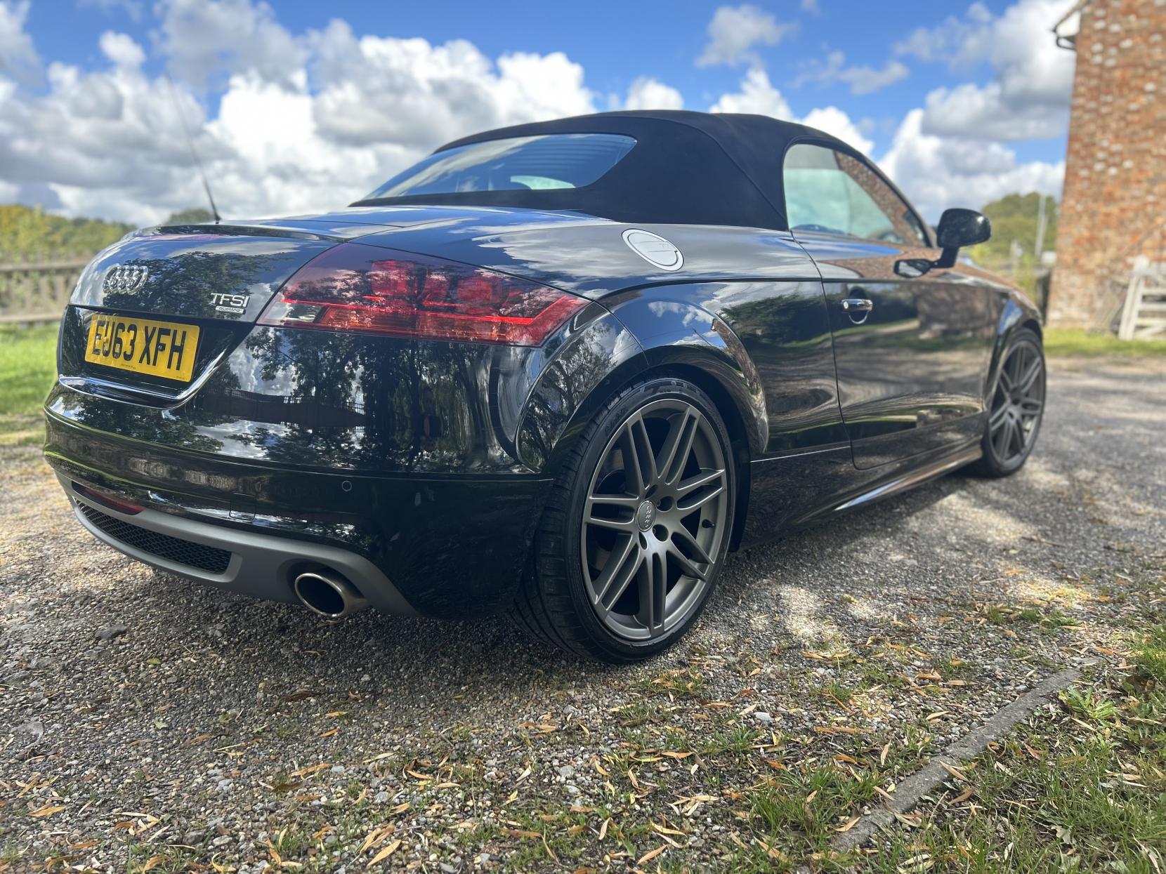 Audi TT 2.0 TFSI Black Edition Roadster 2dr Petrol S Tronic quattro Euro 5 (s/s) (211 ps)
