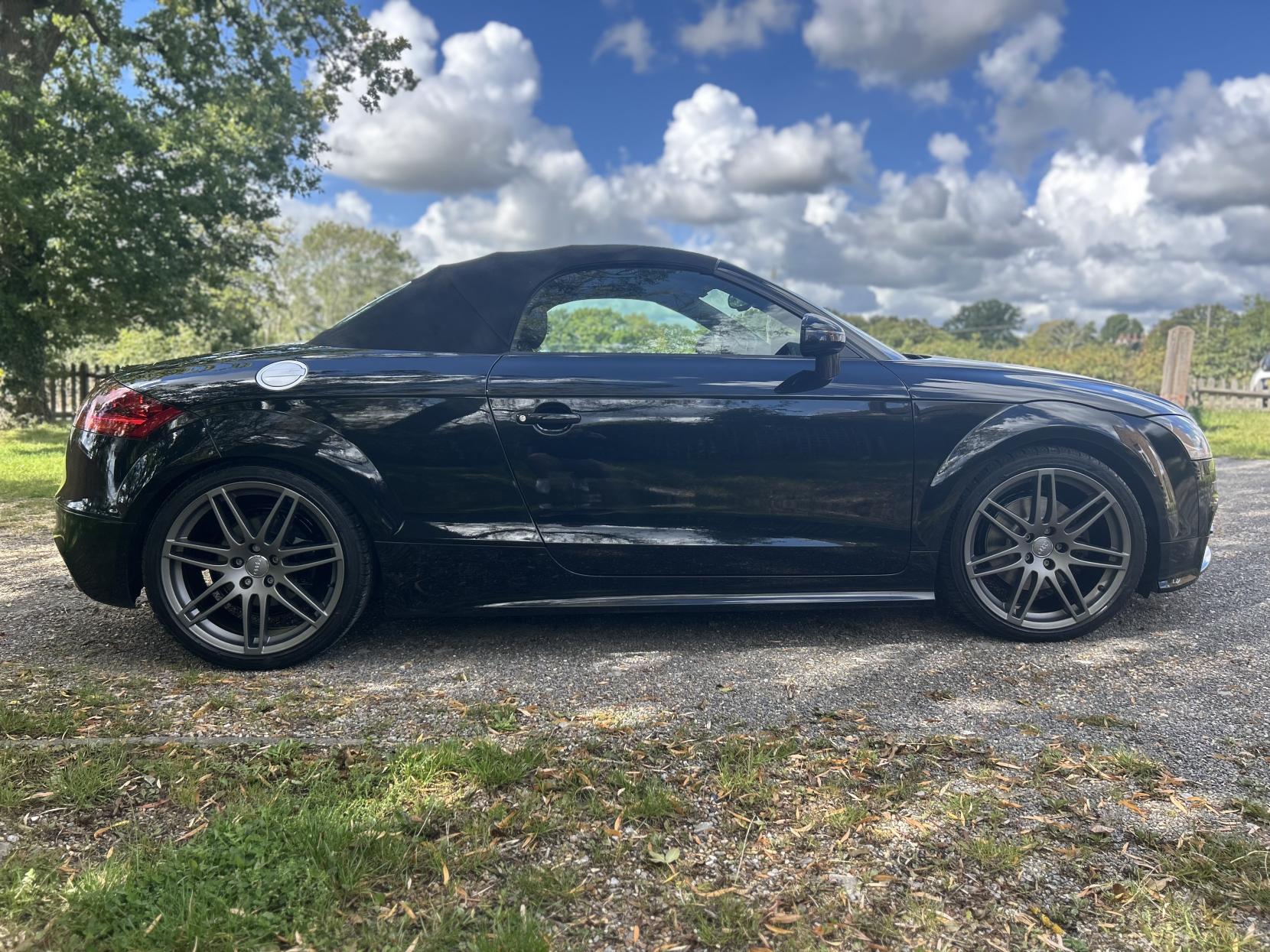 Audi TT 2.0 TFSI Black Edition Roadster 2dr Petrol S Tronic quattro Euro 5 (s/s) (211 ps)