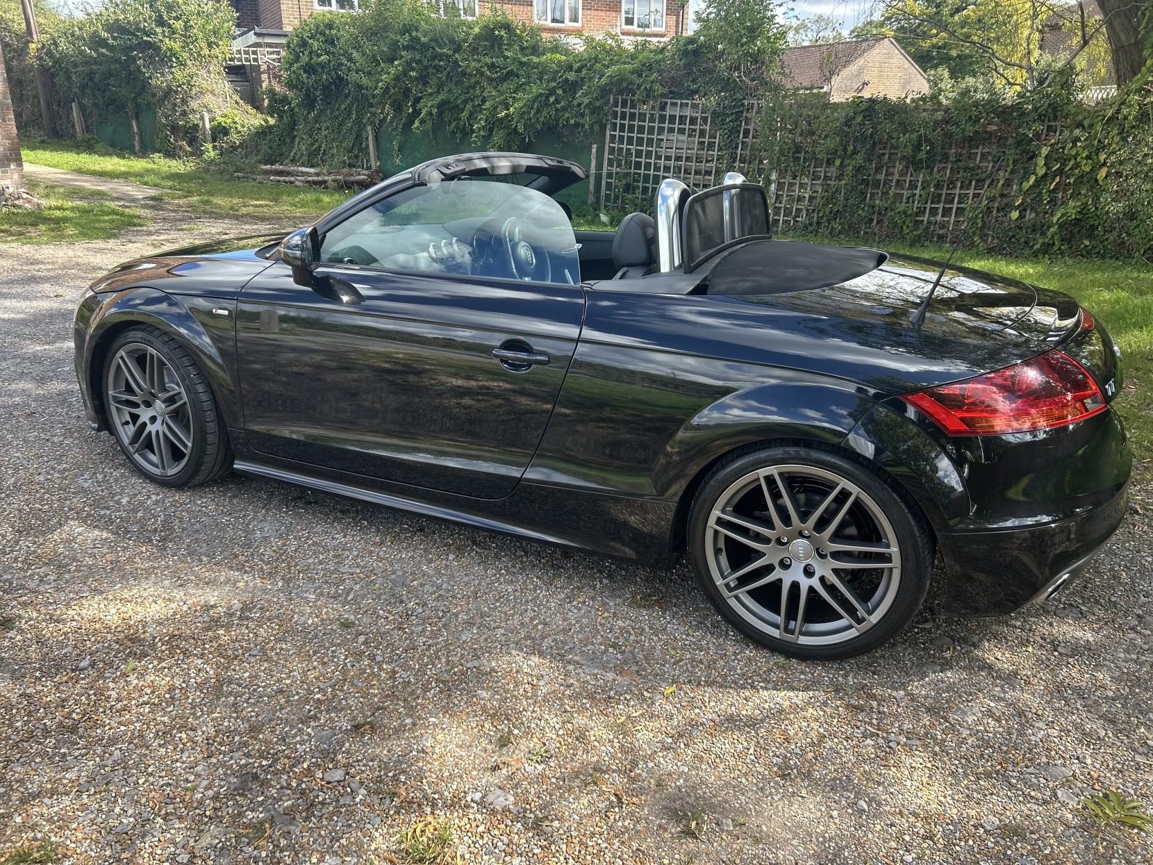 Audi TT 2.0 TFSI Black Edition Roadster 2dr Petrol S Tronic quattro Euro 5 (s/s) (211 ps)