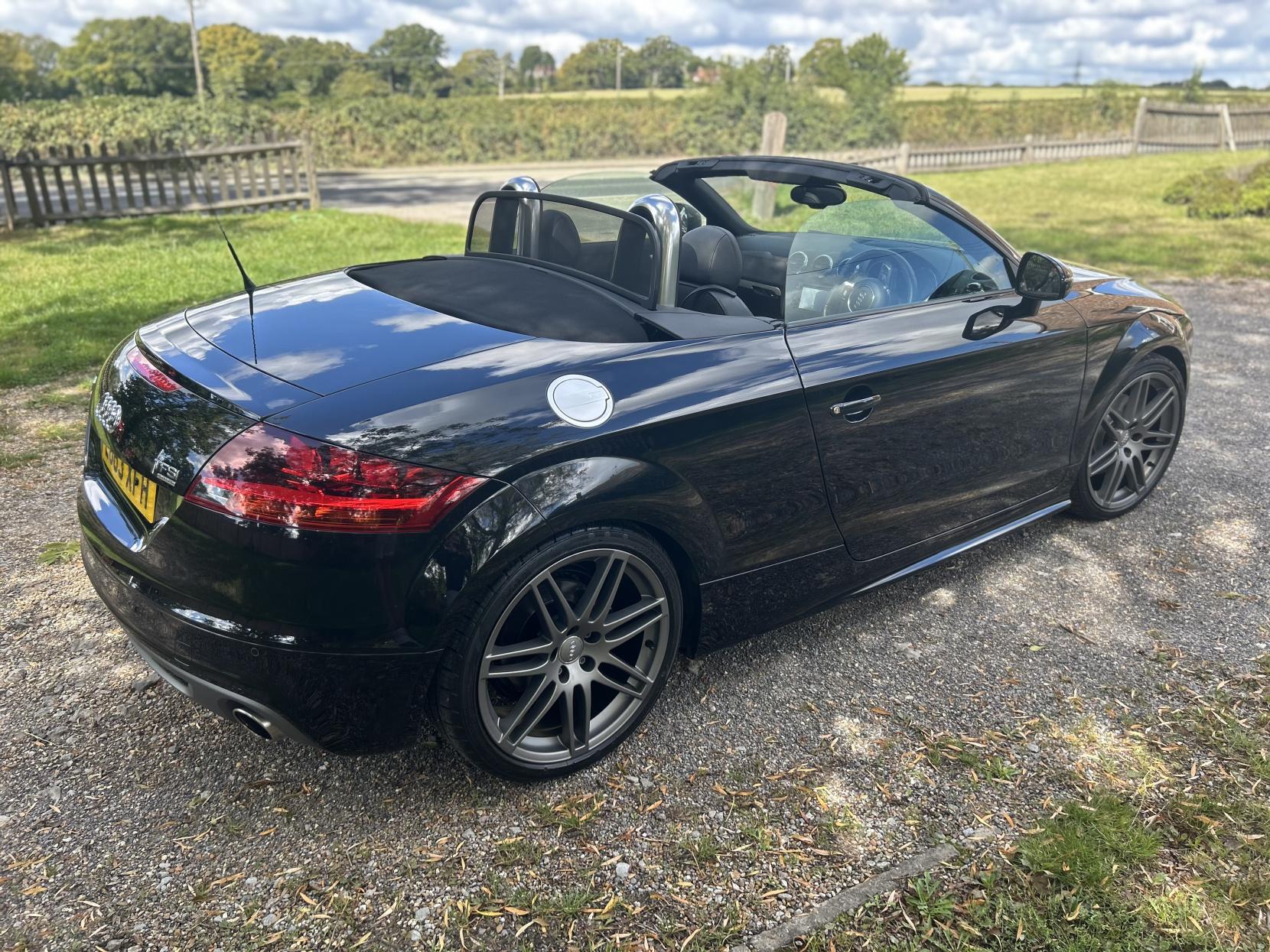 Audi TT 2.0 TFSI Black Edition Roadster 2dr Petrol S Tronic quattro Euro 5 (s/s) (211 ps)