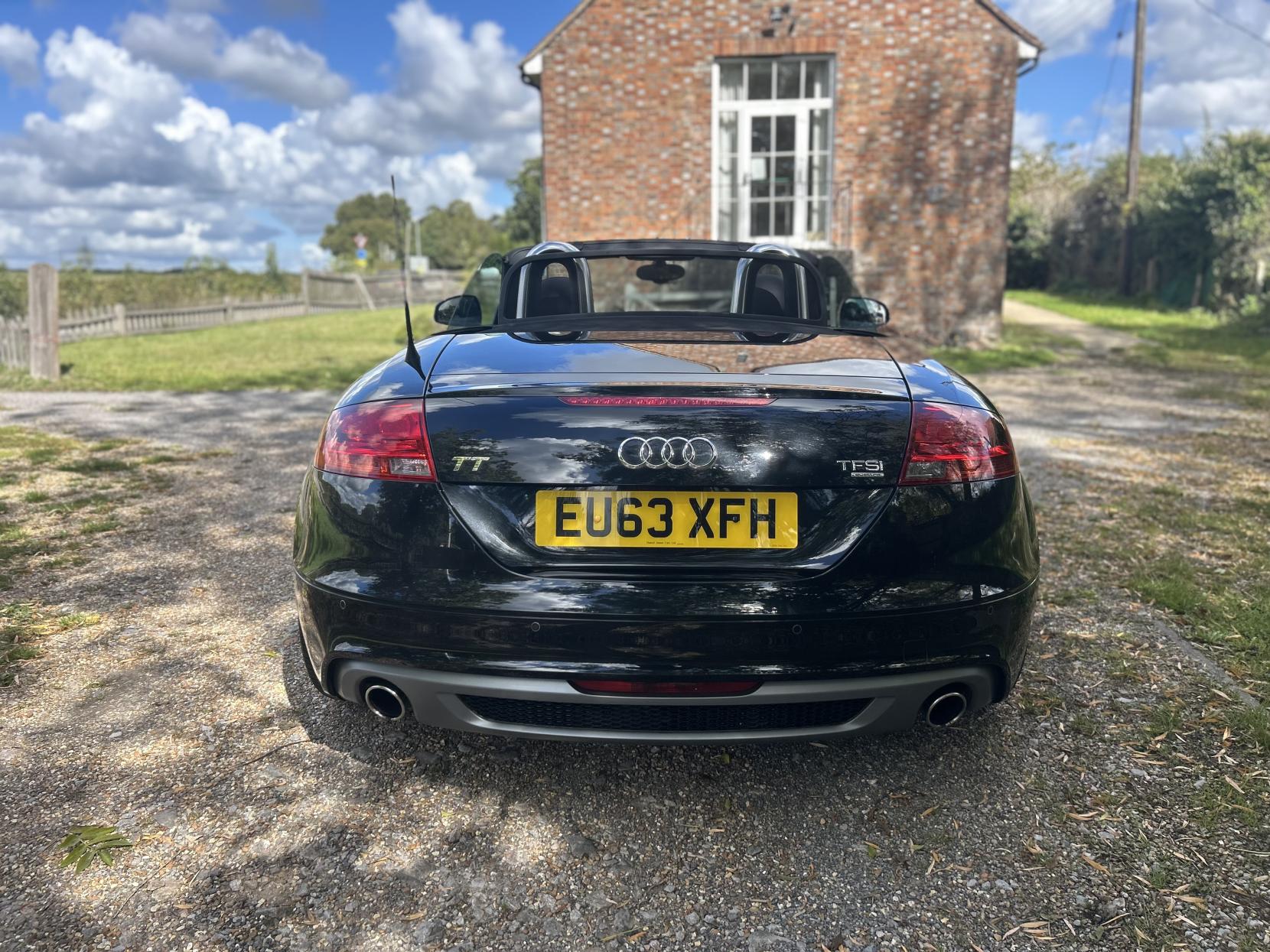 Audi TT 2.0 TFSI Black Edition Roadster 2dr Petrol S Tronic quattro Euro 5 (s/s) (211 ps)