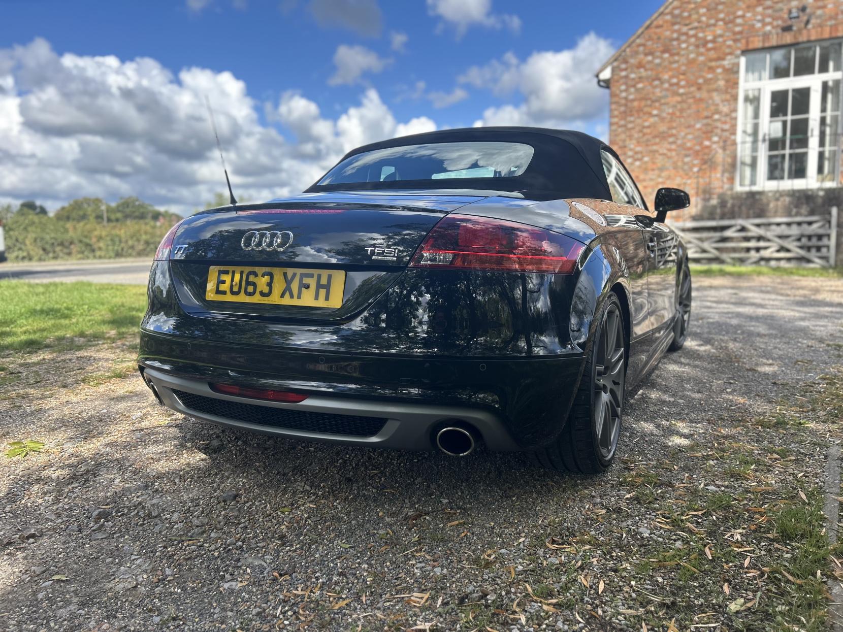 Audi TT 2.0 TFSI Black Edition Roadster 2dr Petrol S Tronic quattro Euro 5 (s/s) (211 ps)