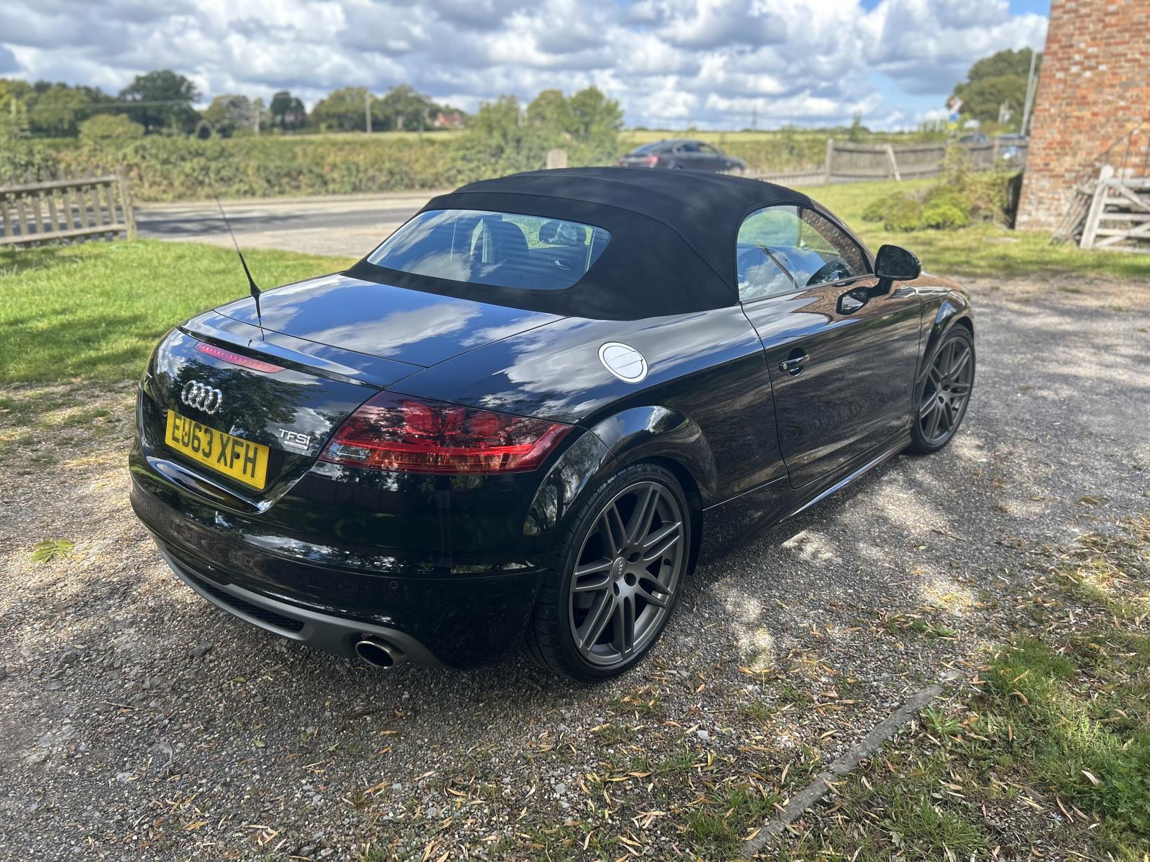 Audi TT 2.0 TFSI Black Edition Roadster 2dr Petrol S Tronic quattro Euro 5 (s/s) (211 ps)