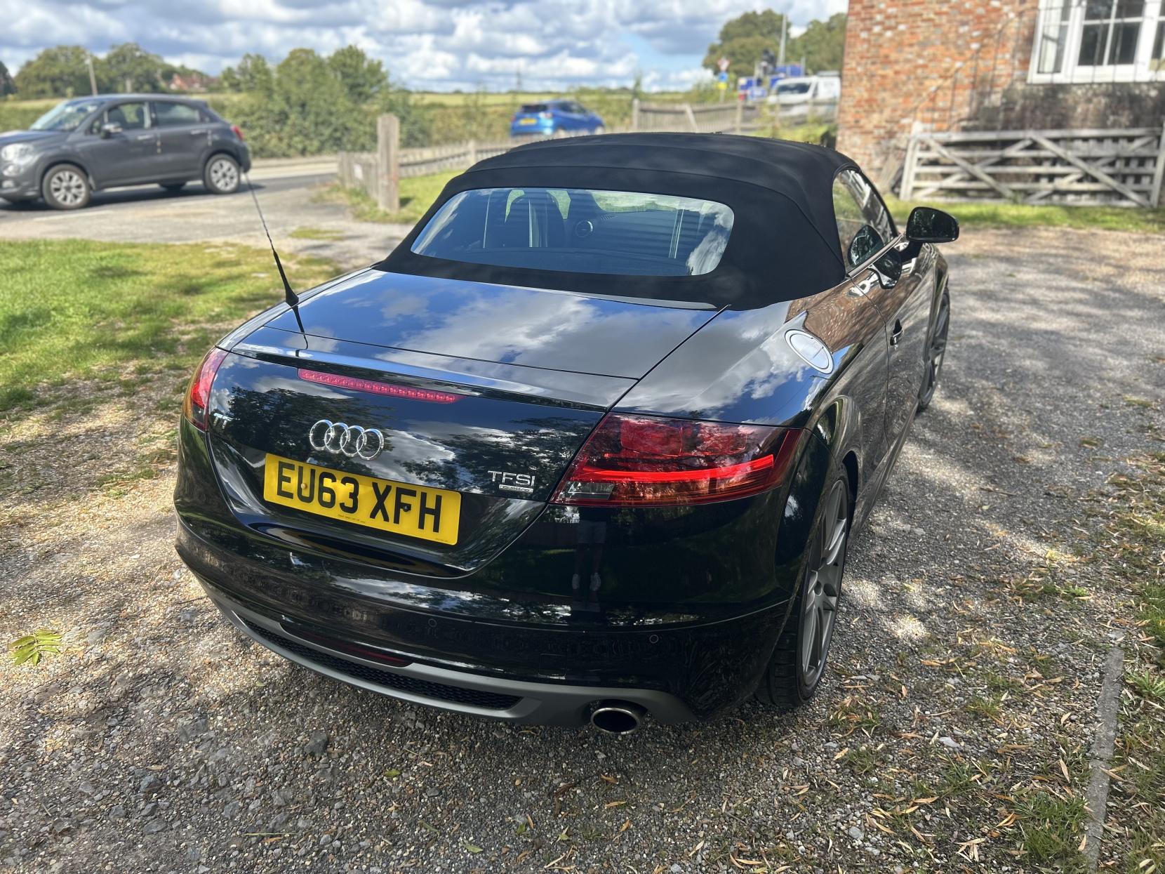 Audi TT 2.0 TFSI Black Edition Roadster 2dr Petrol S Tronic quattro Euro 5 (s/s) (211 ps)