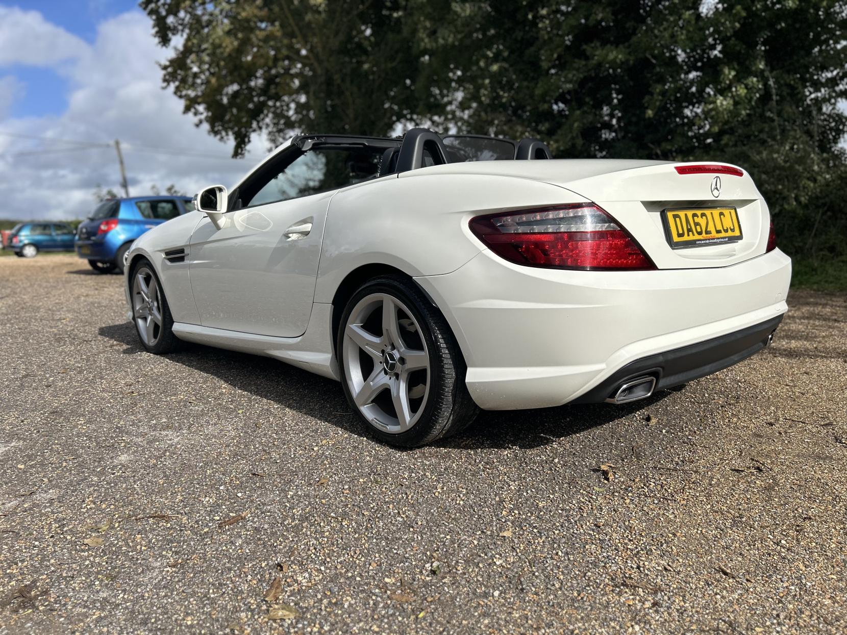 Mercedes-Benz SLK 2.1 SLK250 CDI BlueEfficiency AMG Sport Convertible 2dr Diesel G-Tronic+ Euro 5 (s/s) (204 ps)