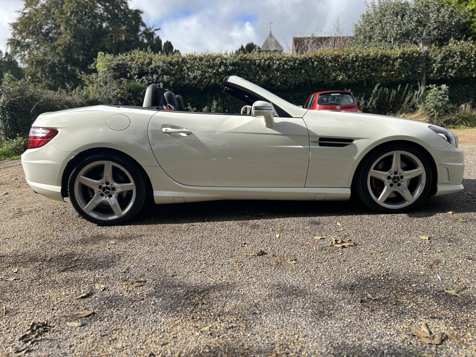 Mercedes-Benz SLK 2.1 SLK250 CDI BlueEfficiency AMG Sport Convertible 2dr Diesel G-Tronic+ Euro 5 (s/s) (204 ps)