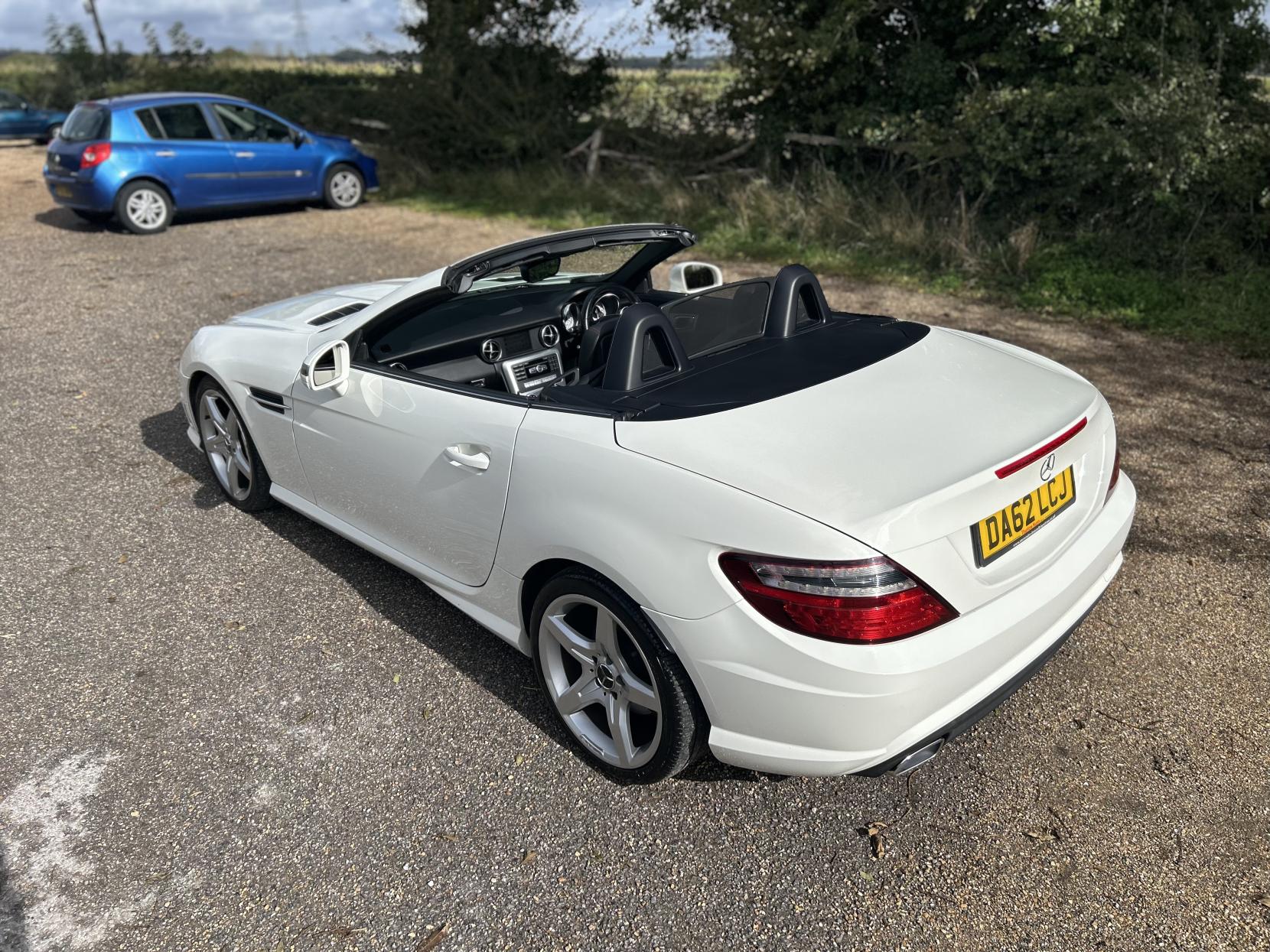 Mercedes-Benz SLK 2.1 SLK250 CDI BlueEfficiency AMG Sport Convertible 2dr Diesel G-Tronic+ Euro 5 (s/s) (204 ps)