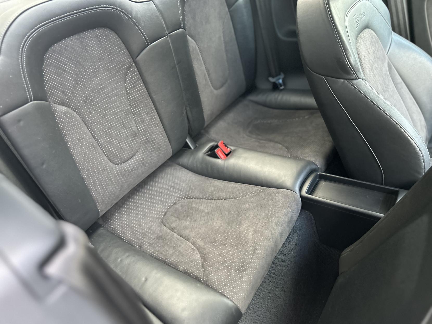 Audi TT 2.0 TFSI Black Edition Coupe 3dr Petrol S Tronic quattro Euro 5 (s/s) (211 ps)