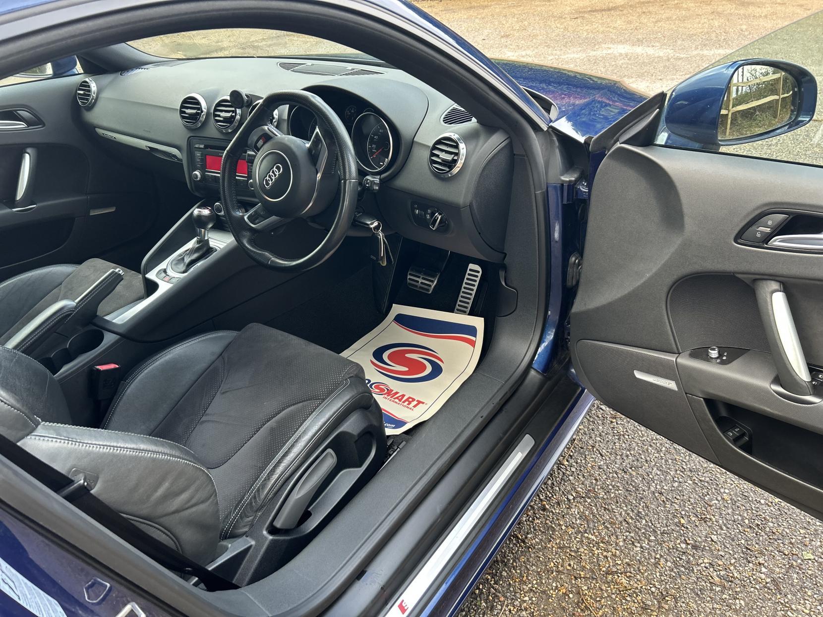 Audi TT 2.0 TFSI Black Edition Coupe 3dr Petrol S Tronic quattro Euro 5 (s/s) (211 ps)