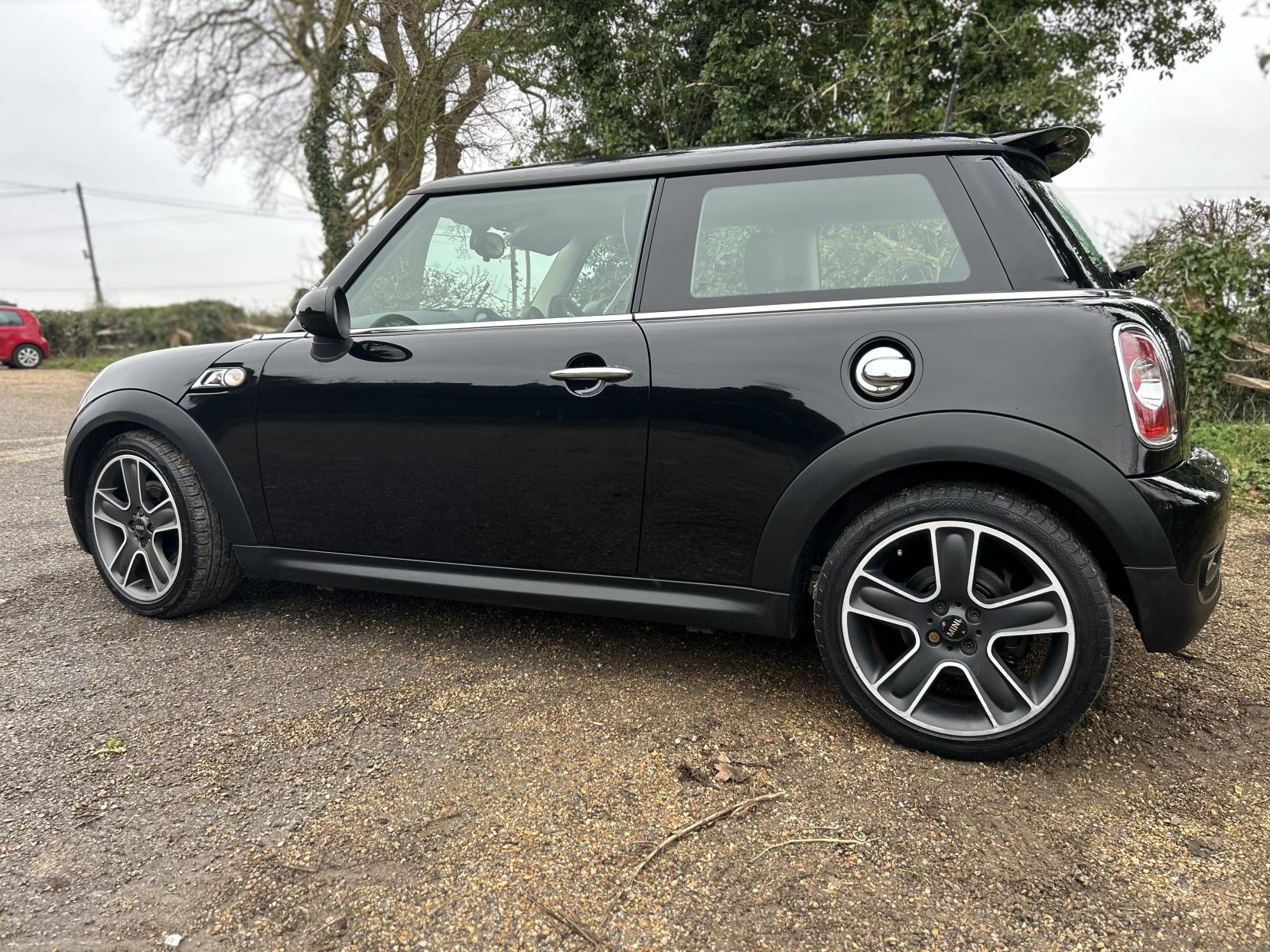 MINI Hatch 1.6 Cooper S Hatchback 3dr Petrol Manual Euro 5 (s/s) (184 ps)