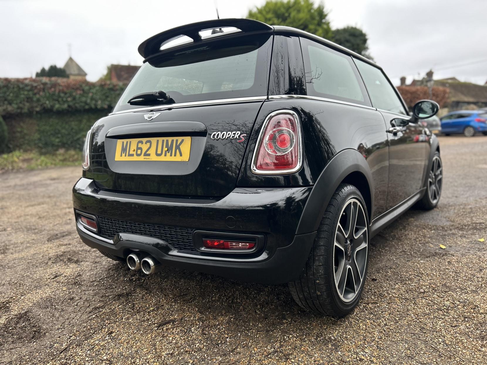 MINI Hatch 1.6 Cooper S Hatchback 3dr Petrol Manual Euro 5 (s/s) (184 ps)