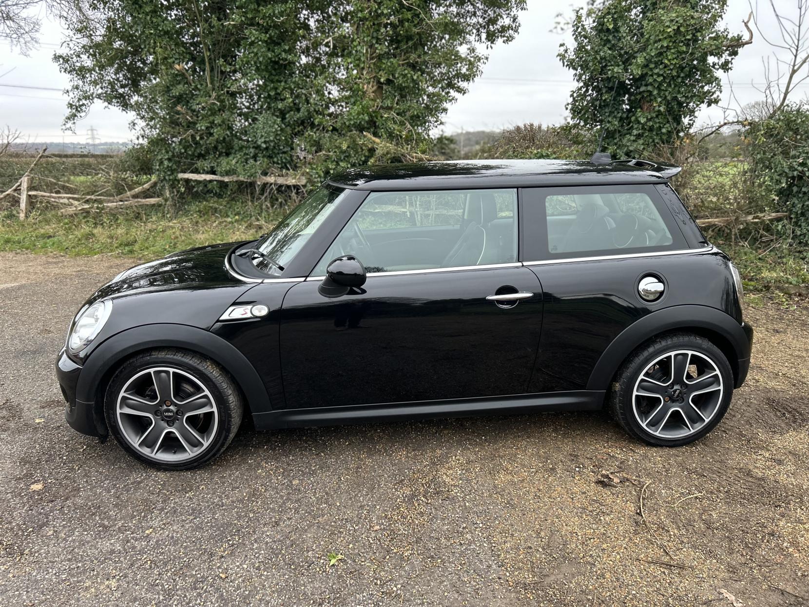 MINI Hatch 1.6 Cooper S Hatchback 3dr Petrol Manual Euro 5 (s/s) (184 ps)