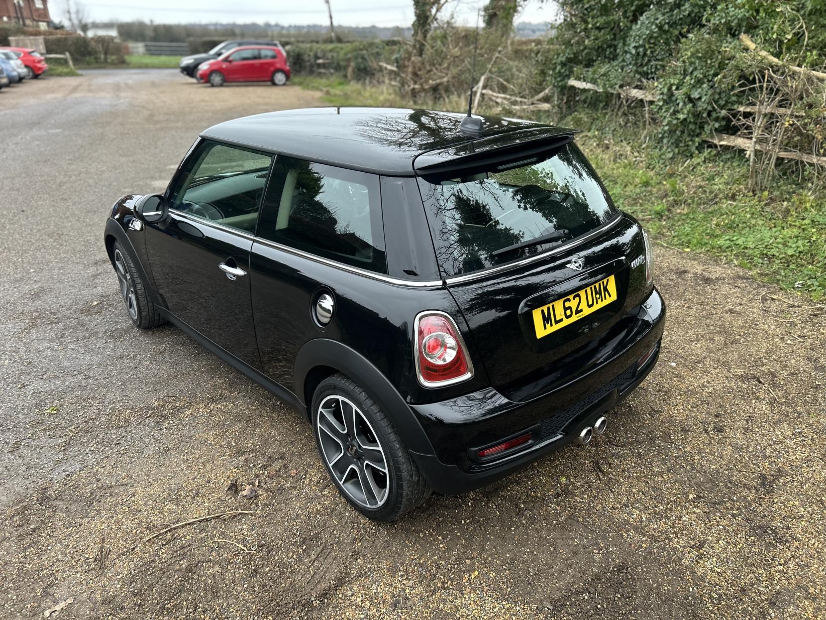 MINI Hatch 1.6 Cooper S Hatchback 3dr Petrol Manual Euro 5 (s/s) (184 ps)